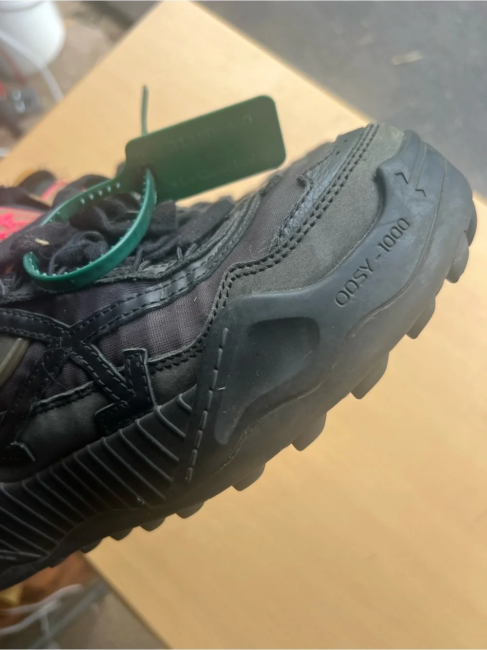 OFF-WHITE ODSY-1000 'BLACK GREY FUCHSIA' Men’s Size 39 Sneakers